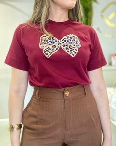 Tshirt vinho com aplicação