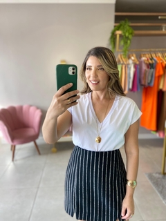 Blusa branca gola V