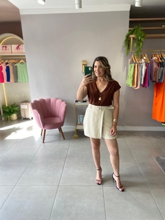 Blusa marrom gola V