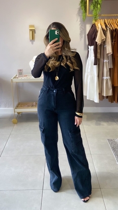 Calça preta com bolso Cargo