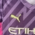 Kit Infantil Manchester City Goleiro Puma 23/24 - Roxo com detalhes em rosa e dourado - Canarinho Jerseys