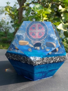 Orgonite Dodecaedro Medalha de São Bento com Nanotecnologia - comprar online