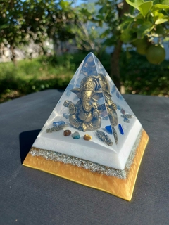 Pirâmide Orgonite Ganesha Base 10cm Prosperidade com Nanotecnologia na internet