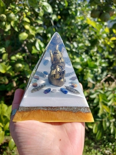 Pirâmide Orgonite Ganesha Base 10cm Prosperidade com Nanotecnologia - comprar online