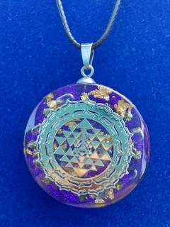 Pingente Orgonite Sri Yantra com Nanotecnologia Roxo na internet