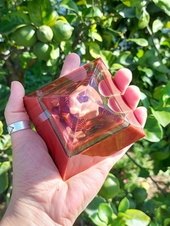 Pirâmide Orgonite Base 9,5cm com Nanotecnologia Vermelha - ORAC ORGONITES - Loja Online de Orgonites