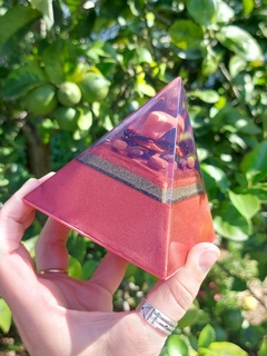 Imagem do Pirâmide Orgonite Base 9,5cm com Nanotecnologia Vermelha