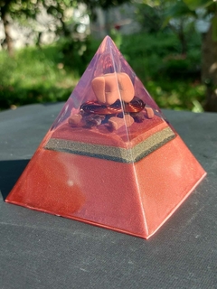 Pirâmide Orgonite Base 9,5cm com Nanotecnologia Vermelha - comprar online