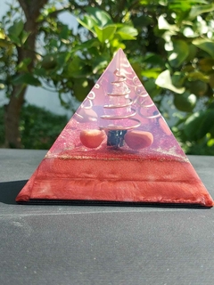 Pirâmide Orgonite Base Tetraedro com Nanotecnologia Vermelha