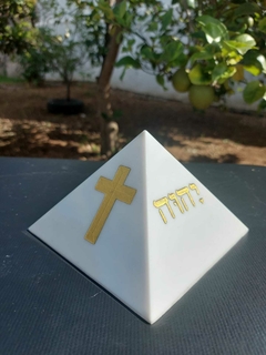 Pirâmide Orgonite Quéops Tetragrama Pró-Vida Base 13cm com Nanotecnologia - loja online