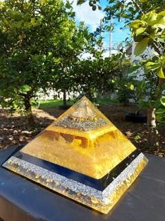 Pirâmide Orgonite Quéops Base 29cm Prosperidade com Nanotecnologia na internet