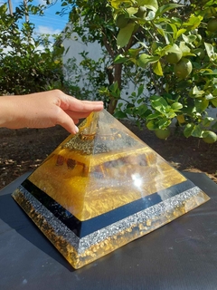 Pirâmide Orgonite Quéops Base 29cm Prosperidade com Nanotecnologia - loja online