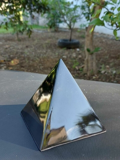 Pirâmide Orgonite Black Proteção com Nanotecnologia - ORAC ORGONITES - Loja Online de Orgonites