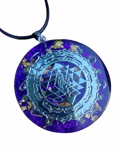 Pingente Orgonite Sri Yantra com Nanotecnologia Roxo