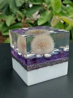 Orgonite Cubo com Dente de Leão e Nanotecnologia - comprar online