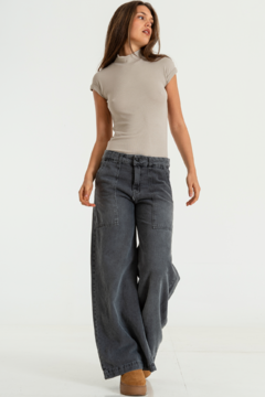 Wide leg rigido Tiro Medio c/bolsillo plaque (S REINA)
