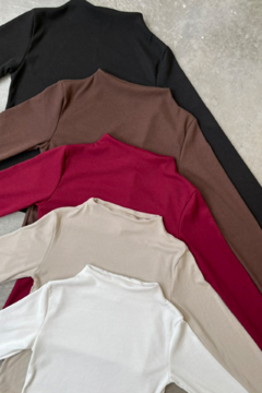 Remera manga larga con cuello alto integrado. Morley elastizado (JASPE) - comprar online