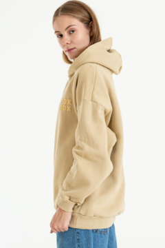 Buzo oversize con capucha y estampa al tono PUFF. (NN) en internet