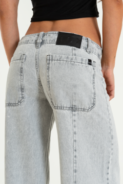 Wide leg rigido c/recorte Tiro Bajo y boton interno (S ALFON) - tienda online
