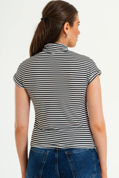 Remera rayada cuello alto y manga corta integrada al cuerpo. (MIC) - tienda online