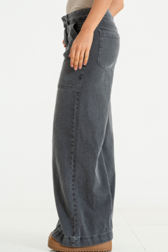 Wide leg rigido Tiro Medio c/bolsillo plaque (S REINA) - nox denim