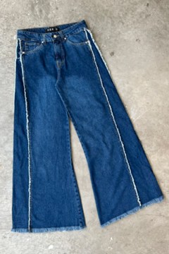 Wide Leg rigido Flare Tiro Medio C/Tiras Desflecadas (GRETA)