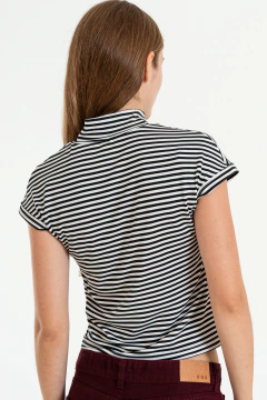 Remera rayada cuello alto y manga corta integrada al cuerpo. (MIC) - comprar online
