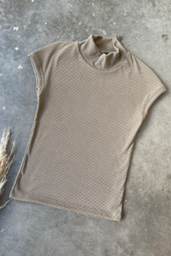 Imagen de Remera manga corta integrada cuello alto (POLWON)