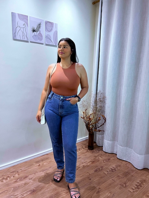 Calça Mom Escura