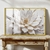 Quadro decorativo elegante flor branca delicada com dourado