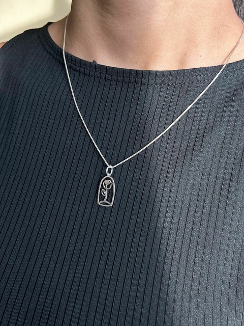 Colar Rosa Vazada - comprar online