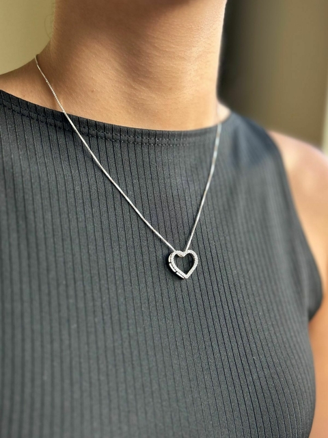 Colar Coração Vazado Cravejado - comprar online