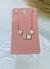 Colar trevos branco e strass - comprar online