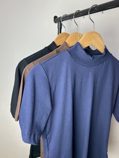 T Shirt gola alta