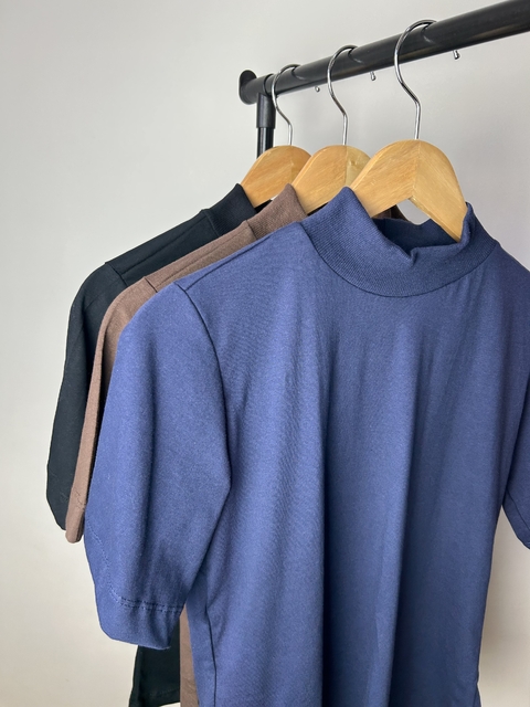 T Shirt gola alta