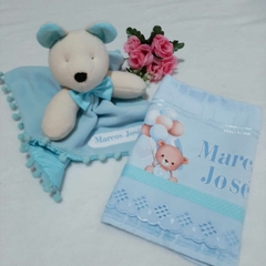 Kit presente para bebê personalizado: naninha, toalhinha e capa para caderneta de vacinação na internet