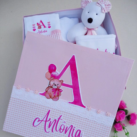Caixinha Presente Bebê Personalizada - Naninha, babitas, toalhinha e toalha de banho
