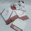 Kit Presente para bebê: naninha, cueiro, babita e toalha Borboleta Rosa