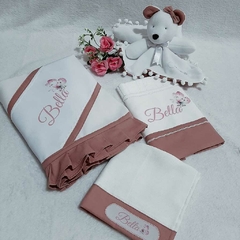 Kit Presente para bebê: naninha, cueiro, babita e toalha Borboleta Rosa
