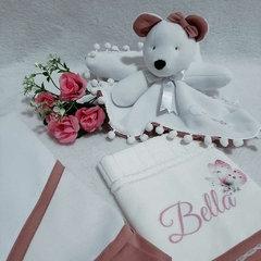Kit Presente para bebê: naninha, cueiro, babita e toalha Borboleta Rosa na internet