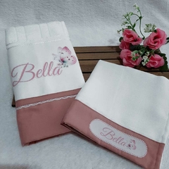 Kit Presente para bebê: naninha, cueiro, babita e toalha Borboleta Rosa - Mimos na Caixa