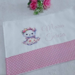 Kit Presente para bebê Ursinha Delicada: manta, babeiro, babita e naninha - Mimos na Caixa