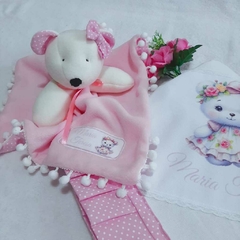 Kit Presente para bebê Ursinha Delicada: manta, babeiro, babita e naninha