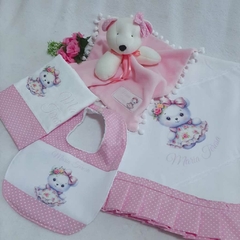 Kit Presente para bebê Ursinha Delicada: manta, babeiro, babita e naninha - comprar online