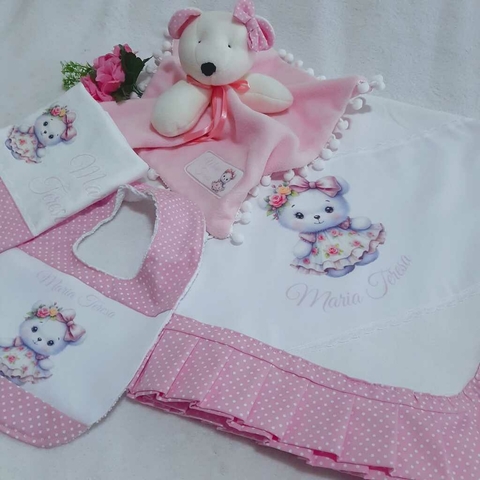 Kit Presente para bebê Ursinha Delicada: manta, babeiro, babita e naninha