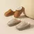 Chinelos macios e macios para mulheres, apartamentos femininos, sapatos de grife elegantes, calçados casuais tamanho grande, moda inverno, casa