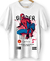 Camiseta branca com estampa do Homem-Aranha em pose icônica, com detalhes coloridos e texto estilizado. Camiseta Spider Man