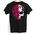 Camiseta preta com estampa em rosa e branca, apresentando a frase "O Salário do Pecado é a Morte" e a referência bíblica Romanos 6:23, acompanhada de um desenho de uma caveira. Camiseta O Salário do Pecado é a Morte.