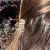 Piranha de cabelo delicada dourada com strass pequena - comprar online