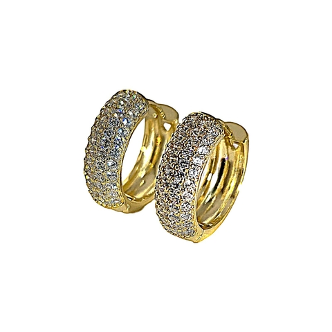 brinco argola folheada a ouro 18k cravejada com zircônias